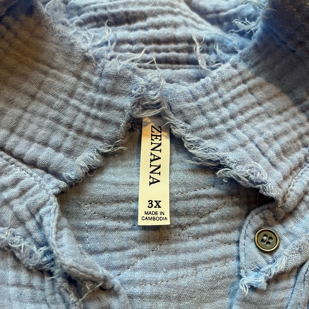 Women's periwinkle button down. - Picture 3 of 3